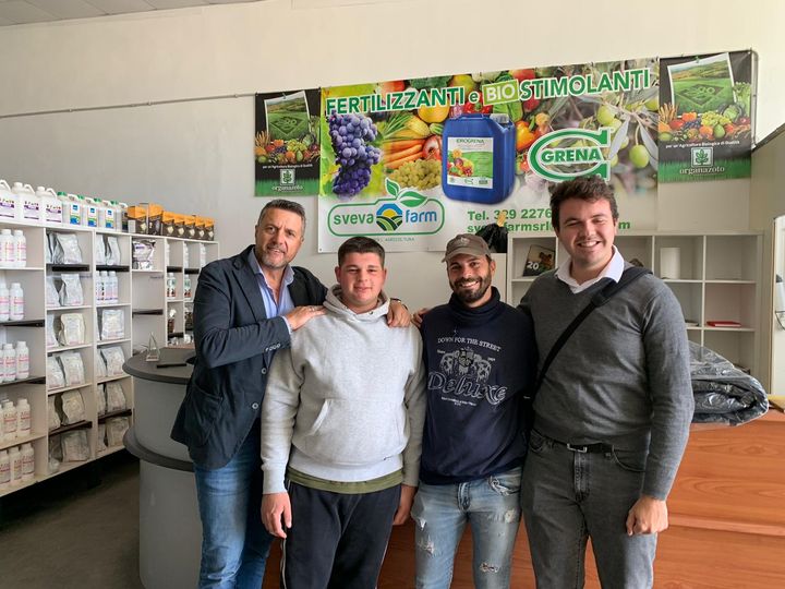 Estamos visitando a nuestro distribuidor Sveva Farm en Andria en